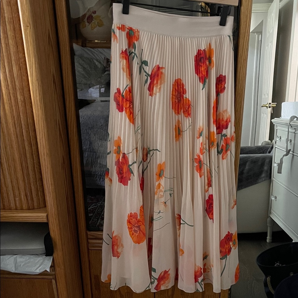 Aritzia floral pleated skirt